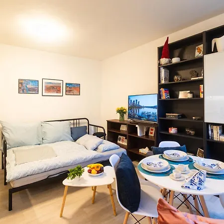 Old Town 2 Rooms Apartment With Garden